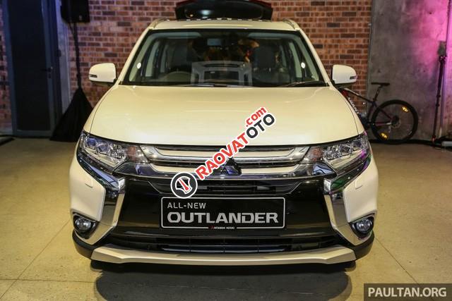 Bán xe Outlander tại Đà Nẵng, giao xe ngay, xe đủ màu, thủ tục nhanh chóng, hỗ trợ vay. LH Quang: 0905596067-12