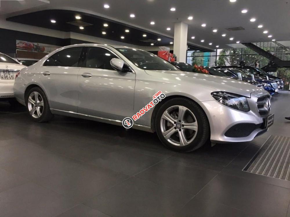 Cần bán gấp Mercedes E250 đời 2017, màu trắng-1