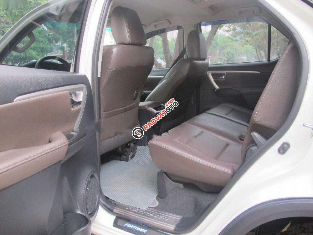 Bán Toyota Fortuner 2.7V 4x2 AT đời 2016, màu trắng, xe nhập-8