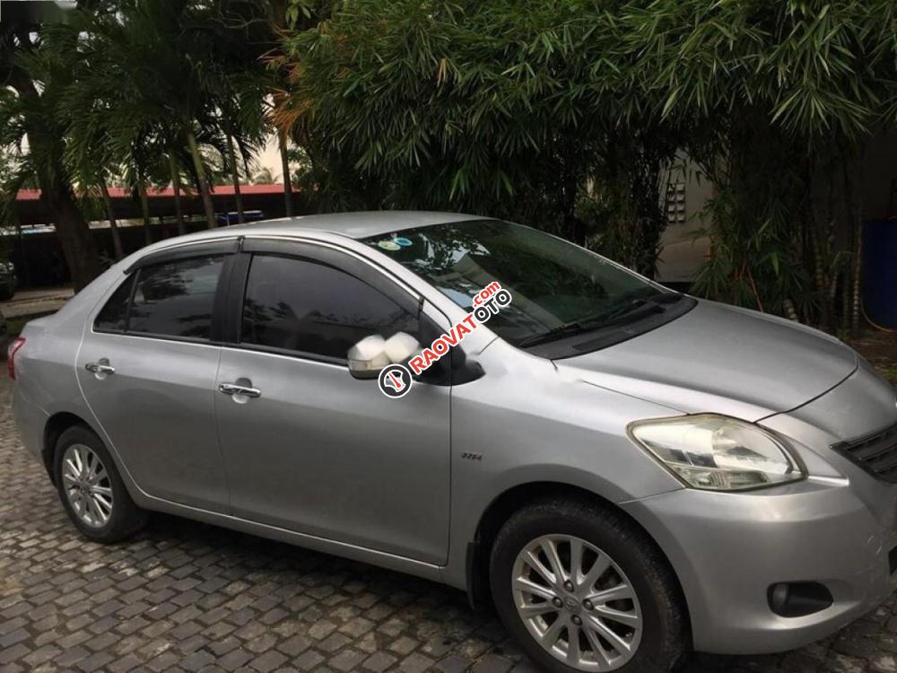 Cần bán xe Toyota Vios đời 2010, màu bạc số sàn-0