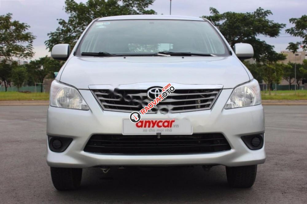 Bán Toyota Innova 2.0E 2013, màu bạc số sàn, giá 540tr-1