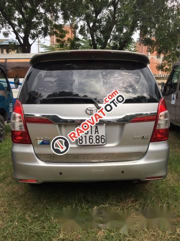 Bán Toyota Innova đời 2014, màu bạc-4