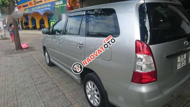 Bán Toyota Innova đời 2014, màu bạc còn mới-3