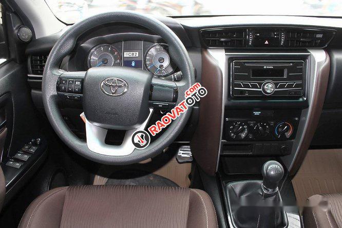 Cần bán Toyota Fortuner 2.4G đời 2017 số sàn-9