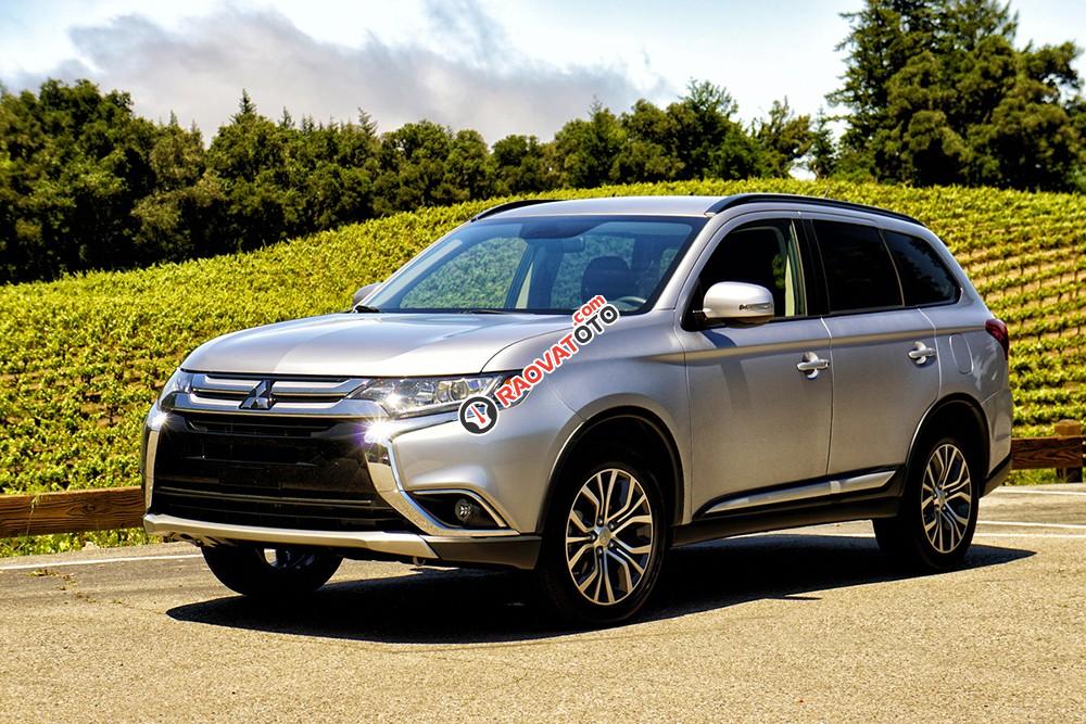 Mitsubishi Outlander 2017 đã có mặt tại Quảng Bình - giá hấp dẫn 995 triệu-0