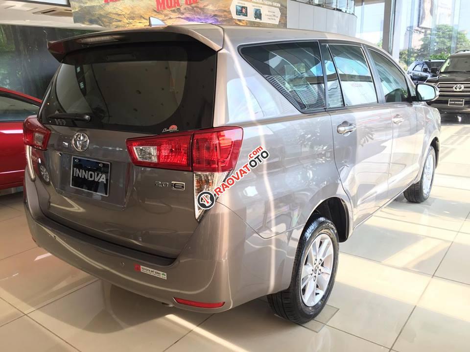 Toyota Innova 2.0E đồng ánh kim - Cập nhật lô xe 7/2017 - Đại lý Toyota Mỹ Đình/ Hotline: 0973.306.136-3