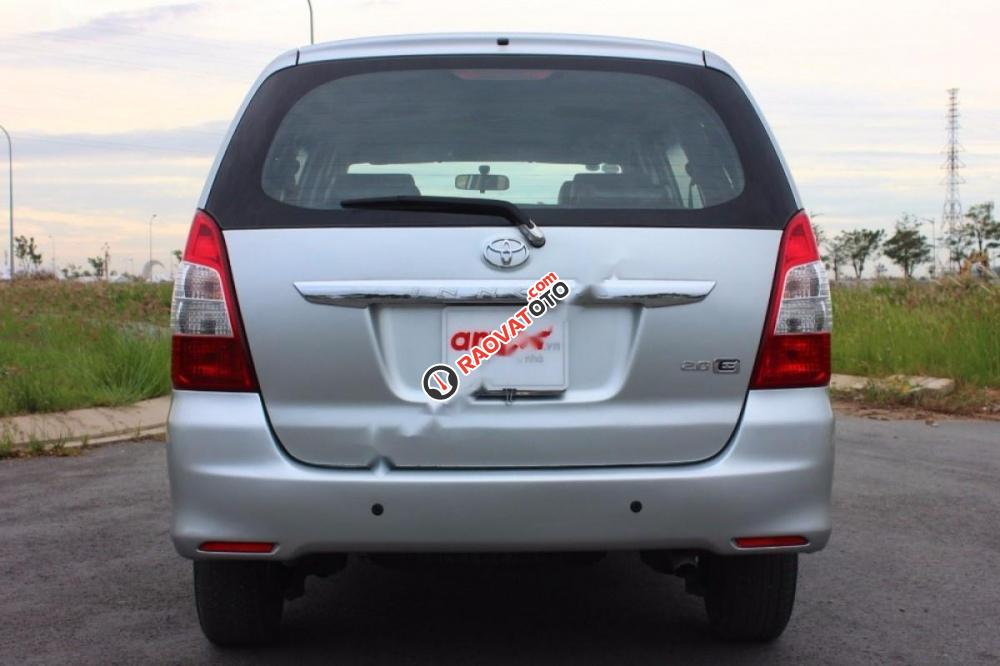 Bán Toyota Innova 2.0E 2013, màu bạc số sàn, giá 540tr-4