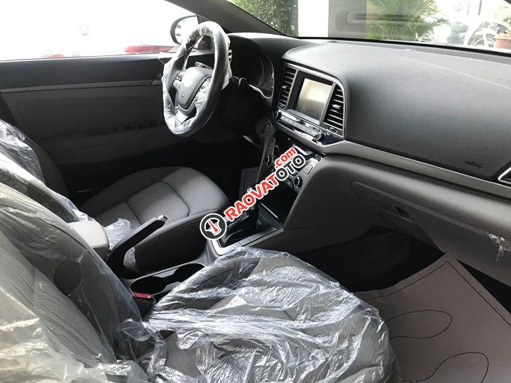Bán Hyundai Elantra CKD 2018 màu đỏ, giá nét, giao xe ngay, KM đầy đủ-1