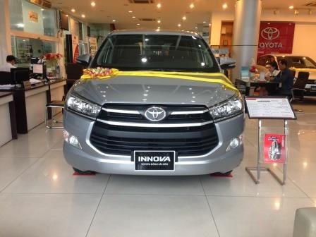 Bán ô tô Toyota Innova đời 2017, màu bạc, nhập khẩu chính hãng-0
