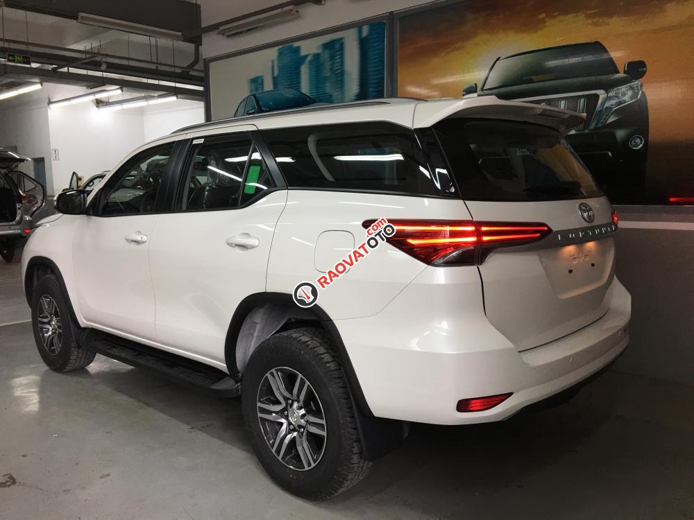 Bán xe Fortuner 2.4G máy dầu màu trắng - Fortuner V 2017 nhập khẩu nguyên chiếc Indonesia. Giao xe ngay-12