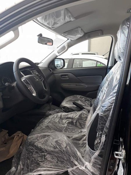 Bán ô tô Mitsubishi Triton 4x2 AT đời 2017, màu bạc, nhập khẩu, giá 588tr-1