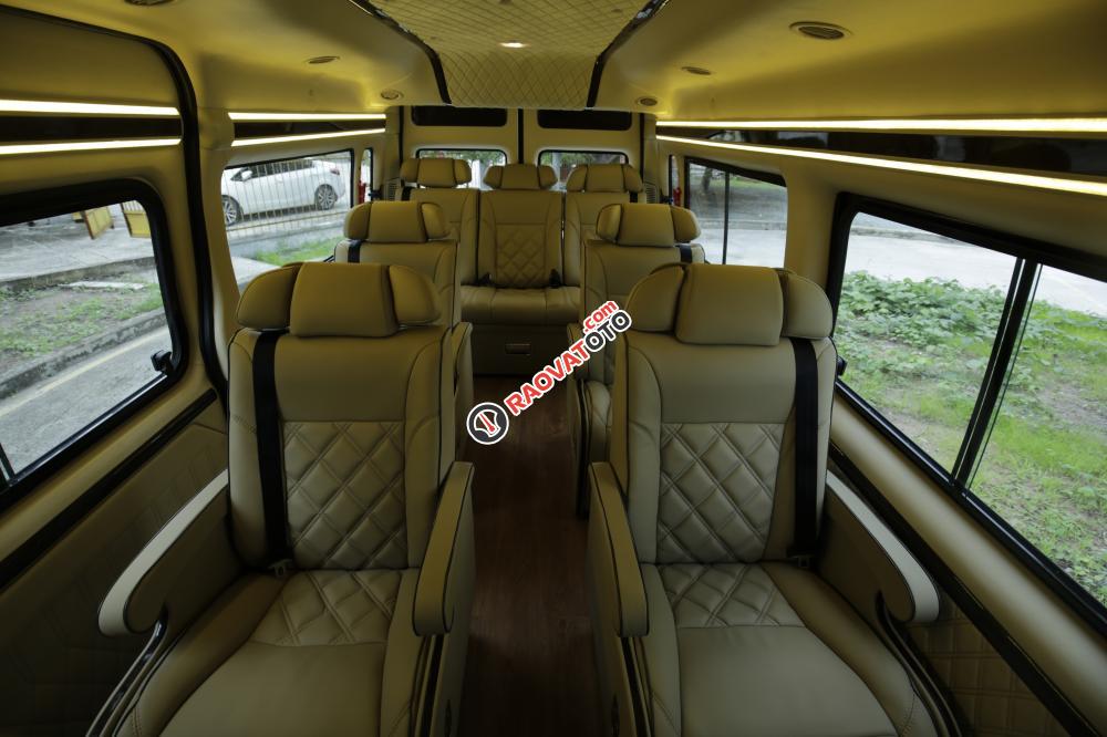 Bán Ford Transit Limousine phiên bản sơ cấp do Auto Kingdom cải tạo, tiện nghi, sang trọng. Liên hệ 0938765376-1