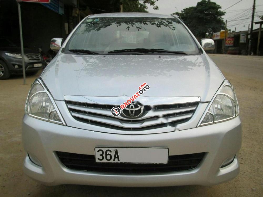 Cần bán Toyota Innova 2.0G đời 2010, màu bạc như mới-7