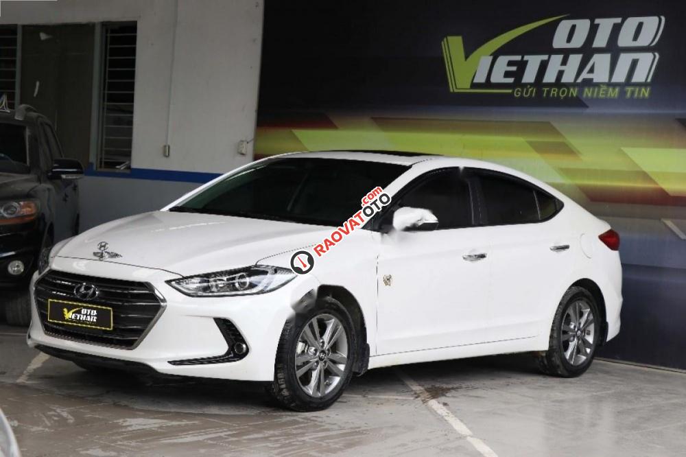 Bán Hyundai Elantra 1.6AT đời 2016, màu trắng, 608tr-1