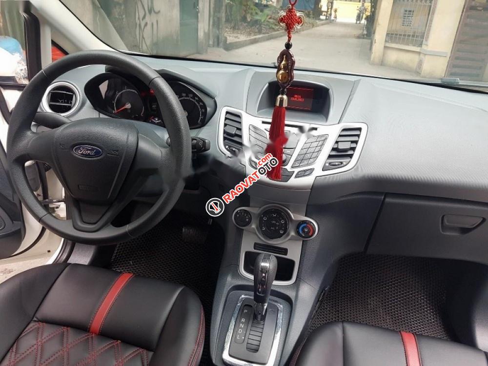 Bán Ford Fiesta 1.6 AT đời 2013, màu trắng số tự động-3