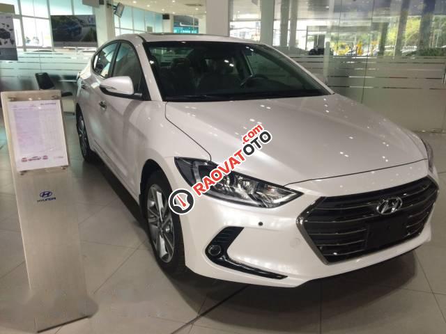 Bán Hyundai Elantra sản xuất 2017, màu trắng, giá chỉ 549 triệu-1