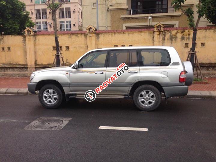 Bán ô tô Toyota Land Cruiser năm 2004 màu bạc, giá chỉ 430 tr-2