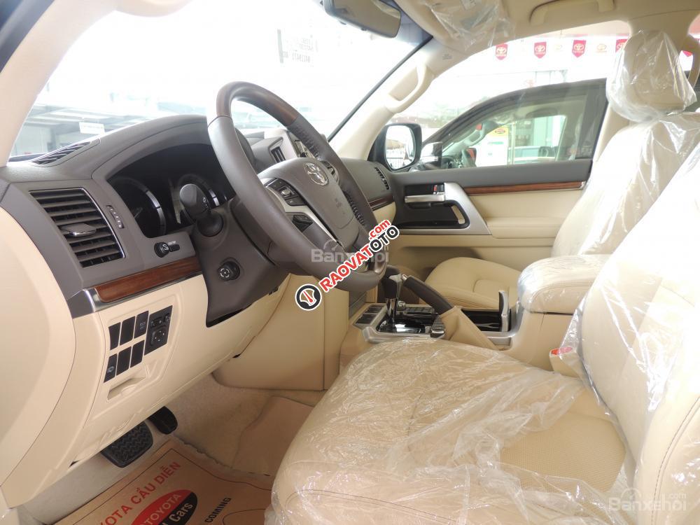 Toyota Land Cruiser bạc, Sx 2017 - Cập nhật lô xe tháng 4 - đại lý Toyota Mỹ Đình / Hotline: 0973.306.136-5