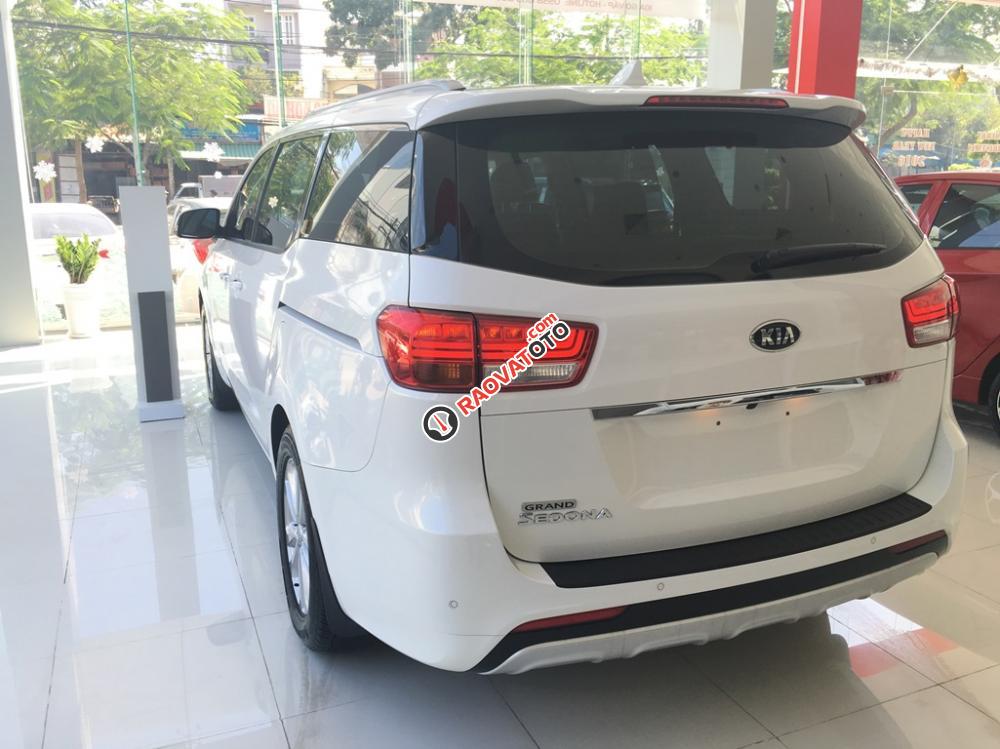 Bán Kia Sedona GAT giá tốt, màu trắng-3