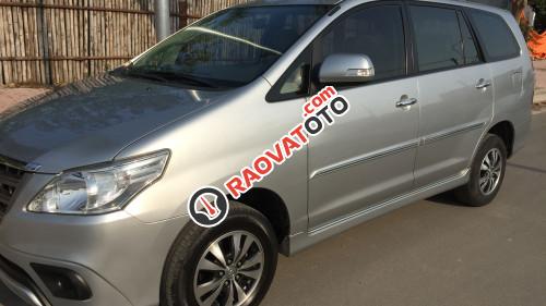 Bán Toyota Innova E đời 2016, màu bạc còn mới-4