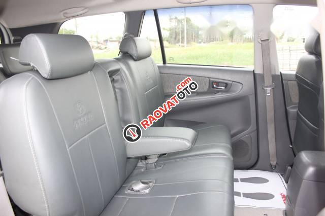 Bán Toyota Innova E 2.0MT đời 2013, màu bạc-3