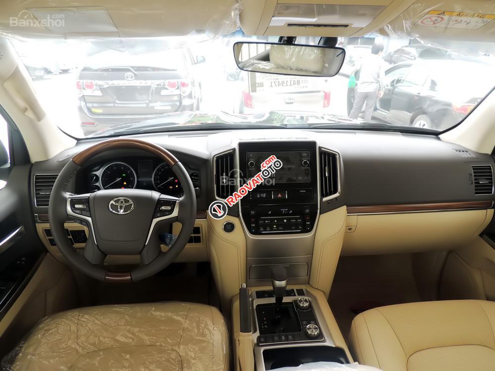 Toyota Land Cruiser bạc, Sx 2017 - Cập nhật lô xe tháng 4 - đại lý Toyota Mỹ Đình / Hotline: 0973.306.136-7