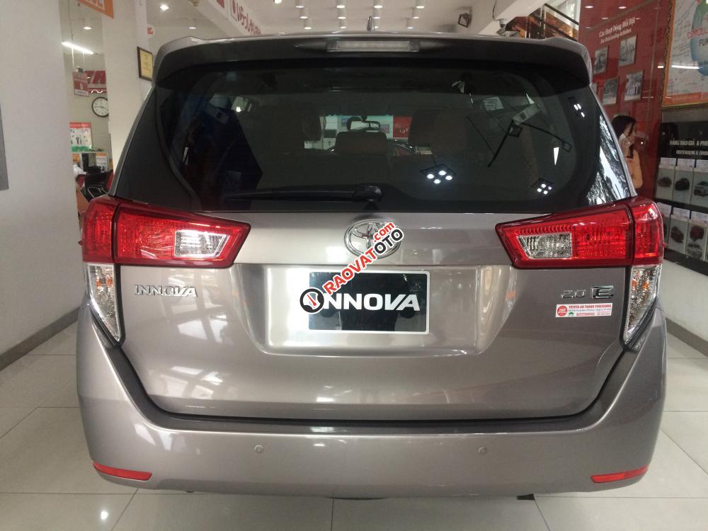 Bán Toyota Innova 2.0E MT đời 2018, giao ngay, khuyến mãi đến 45 triệu-2