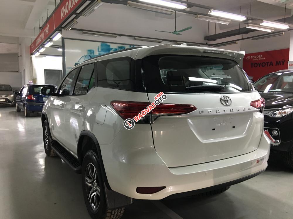 Bán xe Fortuner 2.4G máy dầu màu trắng - Fortuner V 2017 nhập khẩu nguyên chiếc Indonesia. Giao xe ngay-2