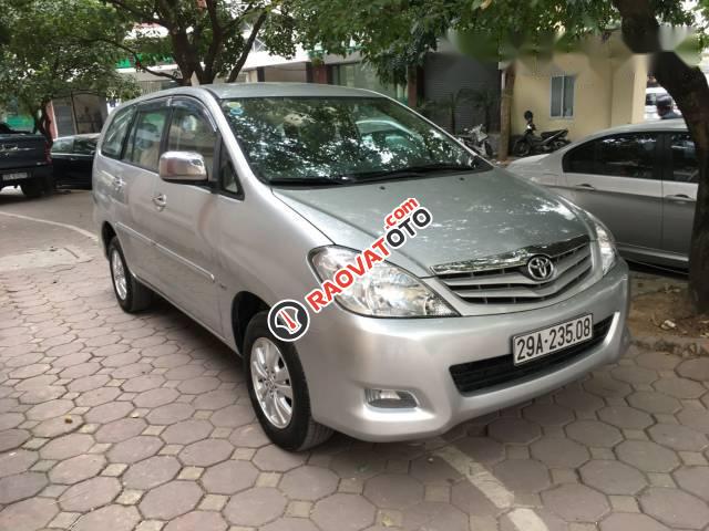 Chính chủ bán Toyota Innova G đời 2011, màu bạc-4