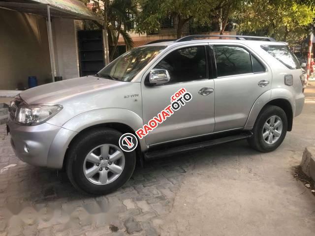 Bán xe Toyota Fortuner 2.7V sản xuất 2011, màu bạc xe gia đình, 545 triệu-0