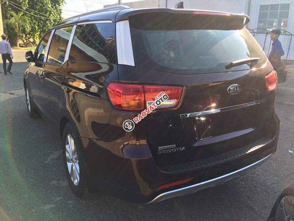 Bán Kia Sedona máy xăng, full option, ưu đãi cực lớn tháng 3-2