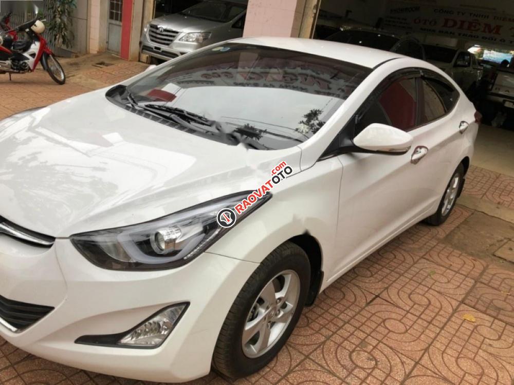 Bán xe Hyundai Elantra MT đời 2015, màu trắng, xe nhập, giá tốt-7