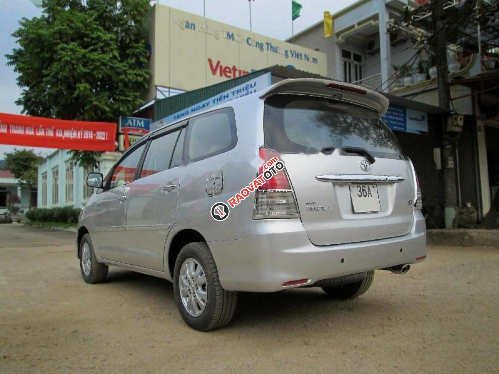 Cần bán Toyota Innova 2.0G đời 2010, màu bạc như mới-2