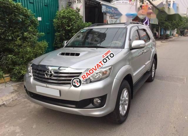 Bán gấp Toyota Fortuner 2.5G MT năm 2014, màu bạc-0