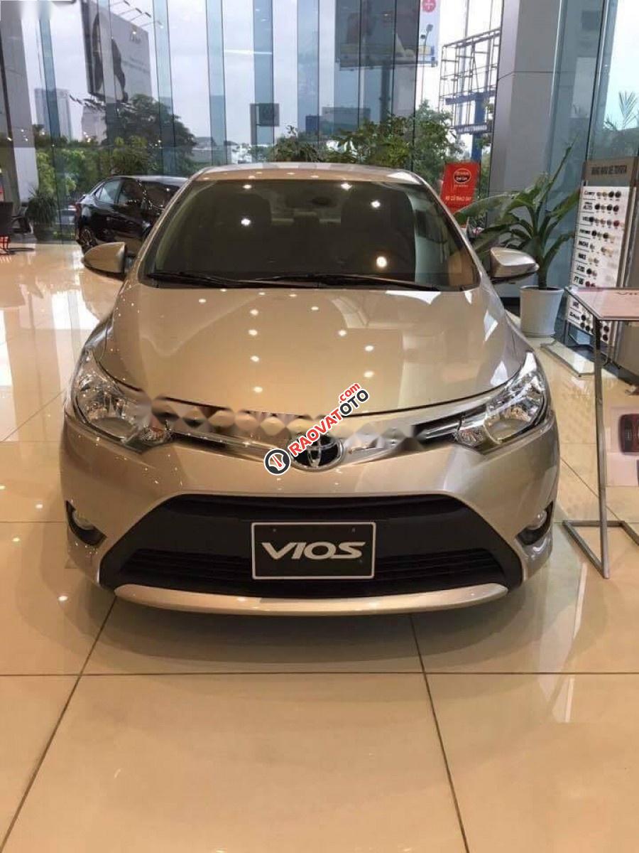 Bán xe Toyota Vios E đời 2017, màu bạc-1