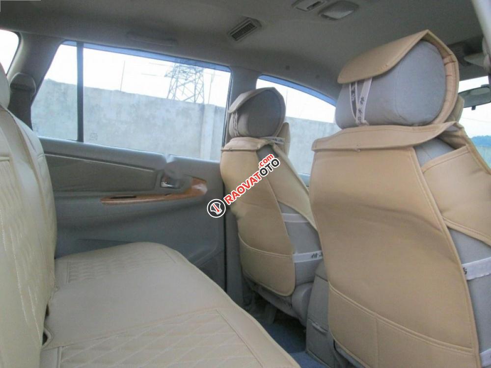 Cần bán Toyota Innova 2.0G đời 2010, màu bạc như mới-5