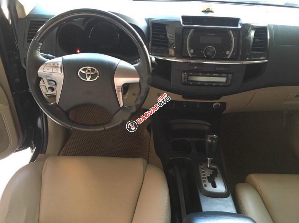 Bán Toyota Fortuner 2014, màu đen số tự động, giá cạnh tranh-6