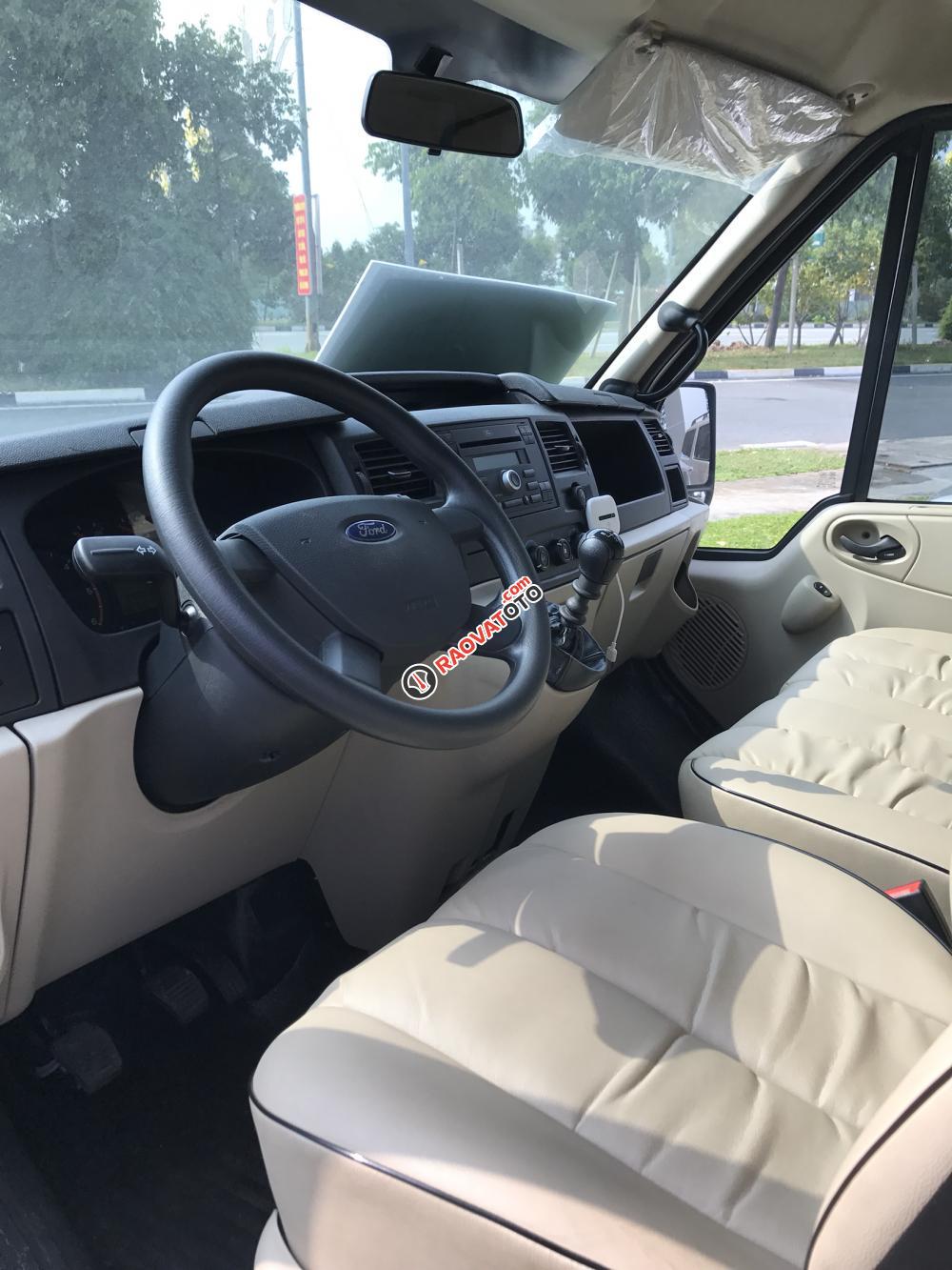 Cần bán lại xe Ford Transit limousine năm 2016 màu Bạc, giá tốt-3