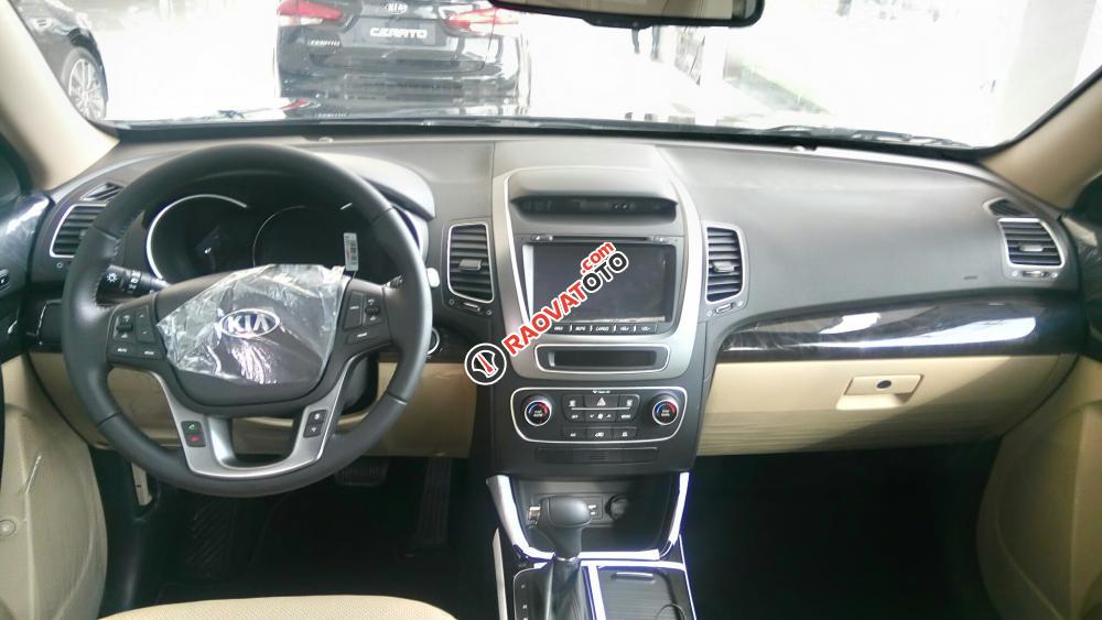 Bán Kia Sorento GAT đời 2018, giá 799tr, hỗ trợ trả góp. LH 0989.240.241-3