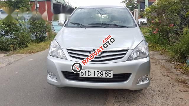 Bán Toyota Innova G đời 2010, màu bạc còn mới-0