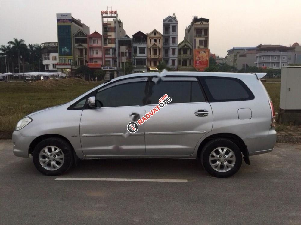 Cần bán gấp Toyota Innova G đời 2006, màu bạc chính chủ-2