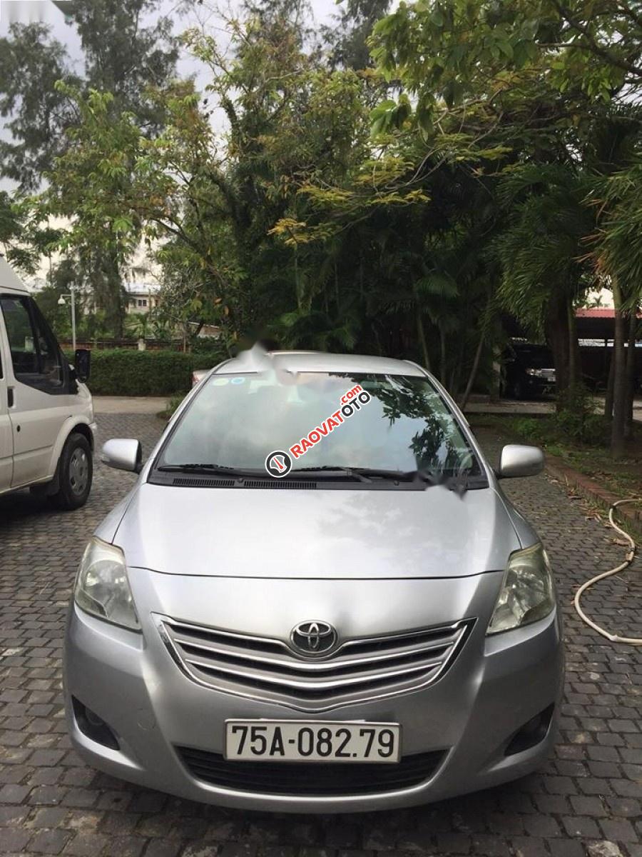 Cần bán xe Toyota Vios đời 2010, màu bạc số sàn-1