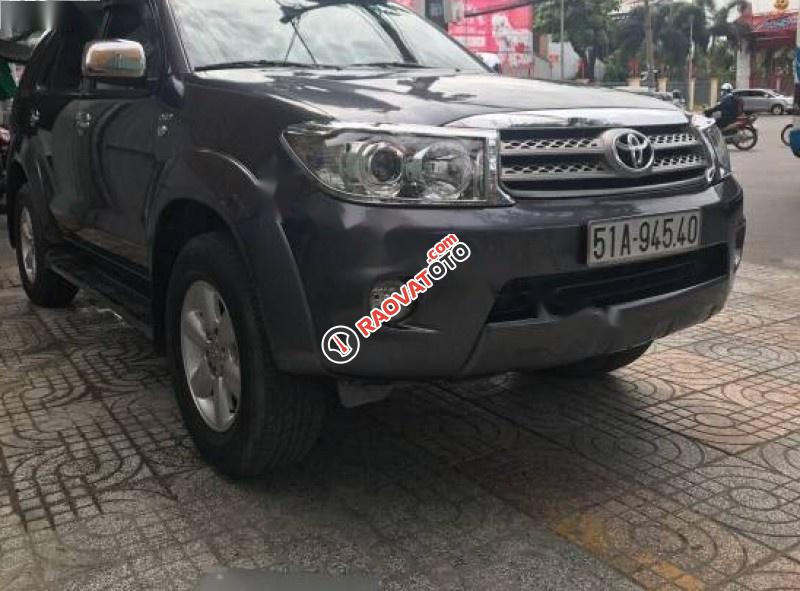 Cần bán Toyota Fortuner G đời 2010, màu xám số sàn-0