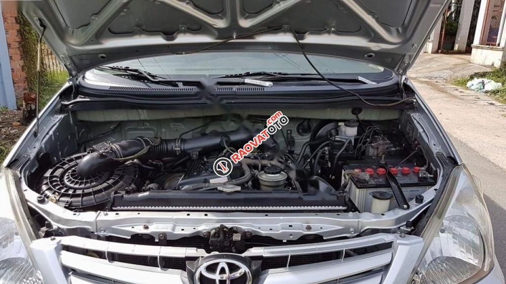 Cần bán Toyota Innova G đời 2010, màu bạc còn mới, 389tr-9