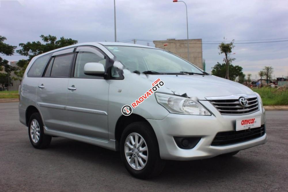 Bán Toyota Innova 2.0E 2013, màu bạc số sàn, giá 540tr-0