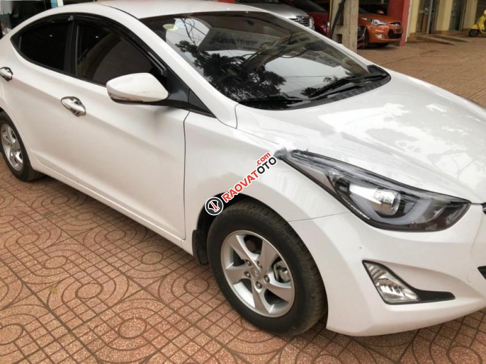 Bán xe Hyundai Elantra MT đời 2015, màu trắng, xe nhập, giá tốt-9
