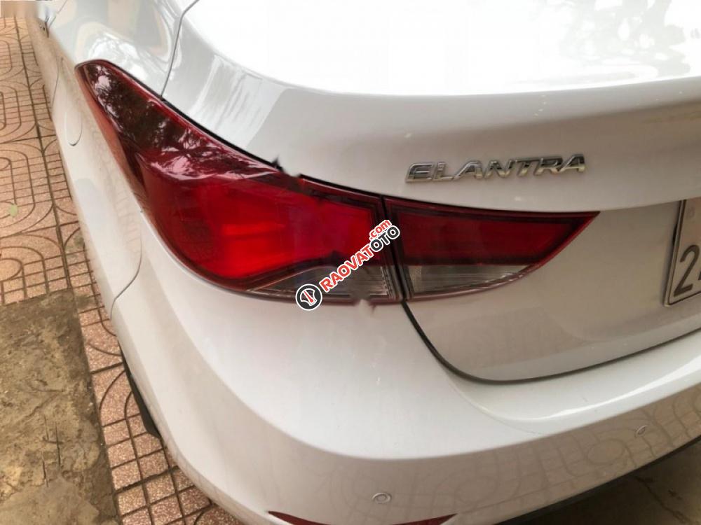 Bán xe Hyundai Elantra MT đời 2015, màu trắng, xe nhập, giá tốt-5
