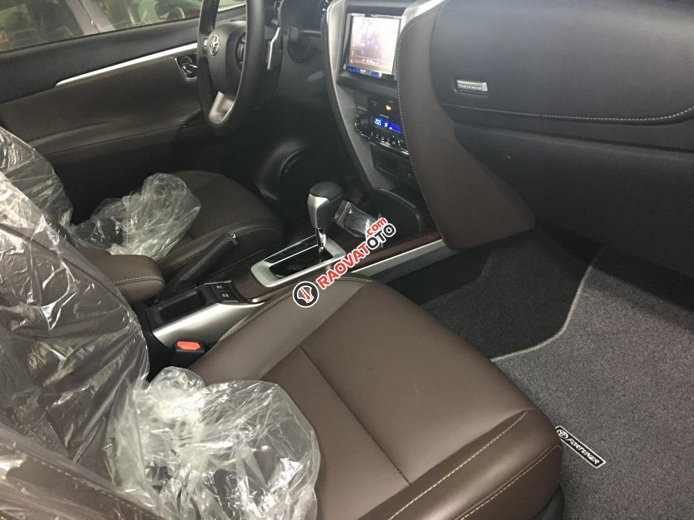 Cần bán xe Toyota Fortuner V 4x2AT sản xuất 2017 màu đen, nhập khẩu chính hãng-7