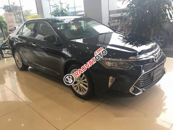 Bán ô tô Toyota Camry 2.0E đời 2017, màu đen-4