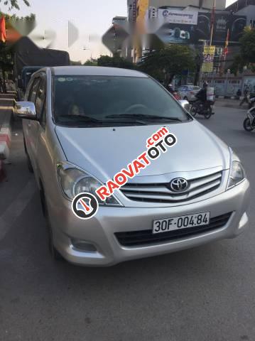 Chính chủ bán Toyota Innova G đời 2010, màu bạc-0